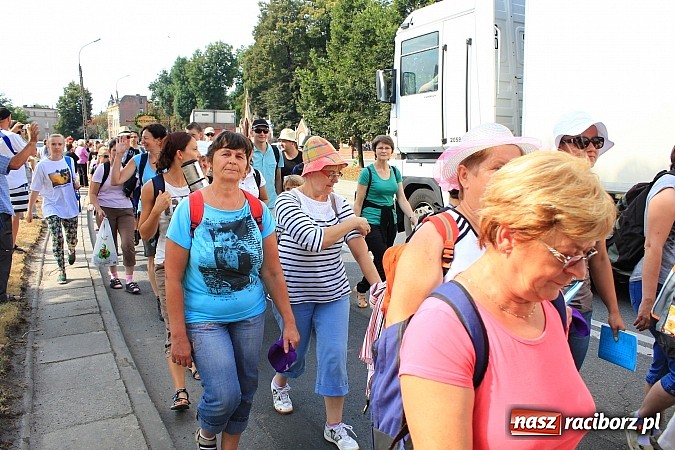 Zdjęcie w galerii na portalu naszraciborz.pl: Pielgrzymi z powiatu raciborskiego już na trasie wiadomości z regionu