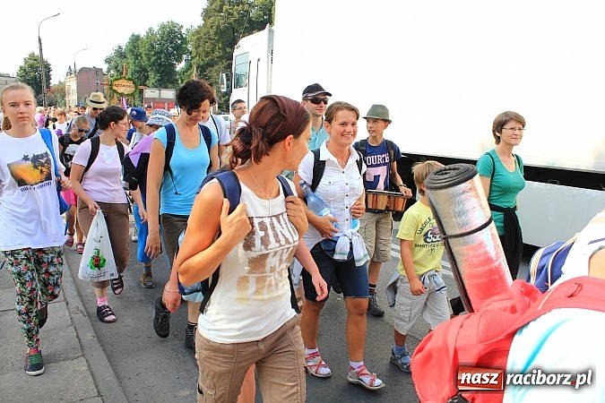 Zdjęcie w galerii na portalu naszraciborz.pl: Pielgrzymi z powiatu raciborskiego już na trasie wiadomości z regionu