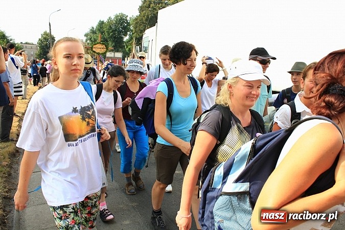 Zdjęcie w galerii na portalu naszraciborz.pl: Pielgrzymi z powiatu raciborskiego już na trasie wiadomości z regionu