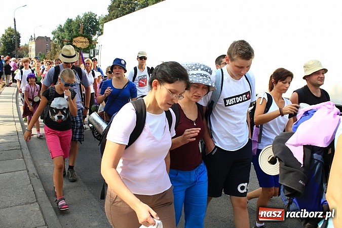 Zdjęcie w galerii na portalu naszraciborz.pl: Pielgrzymi z powiatu raciborskiego już na trasie wiadomości z regionu