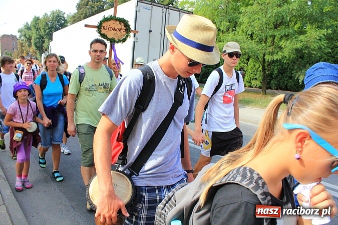 Zdjęcie w galerii na portalu naszraciborz.pl: Pielgrzymi z powiatu raciborskiego już na trasie wiadomości z regionu