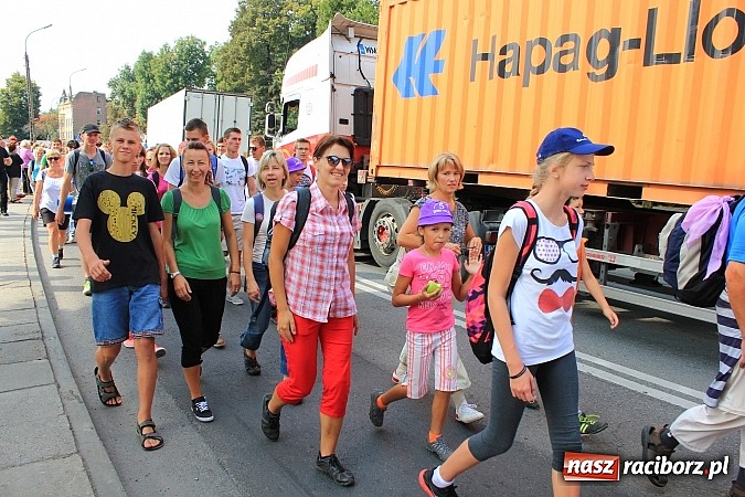 Zdjęcie w galerii na portalu naszraciborz.pl: Pielgrzymi z powiatu raciborskiego już na trasie wiadomości z regionu