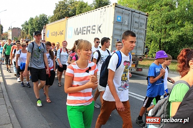Zdjęcie w galerii na portalu naszraciborz.pl: Pielgrzymi z powiatu raciborskiego już na trasie wiadomości z regionu
