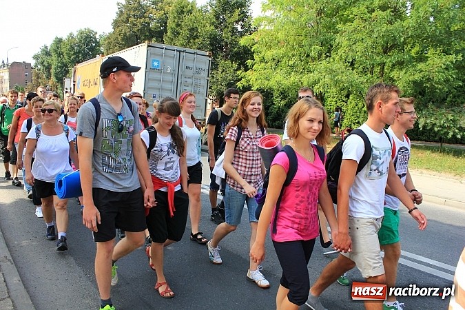 Zdjęcie w galerii na portalu naszraciborz.pl: Pielgrzymi z powiatu raciborskiego już na trasie wiadomości z regionu