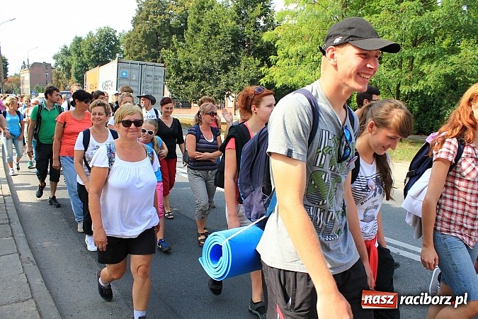 Zdjęcie w galerii na portalu naszraciborz.pl: Pielgrzymi z powiatu raciborskiego już na trasie wiadomości z regionu