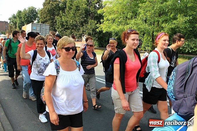 Zdjęcie w galerii na portalu naszraciborz.pl: Pielgrzymi z powiatu raciborskiego już na trasie wiadomości z regionu
