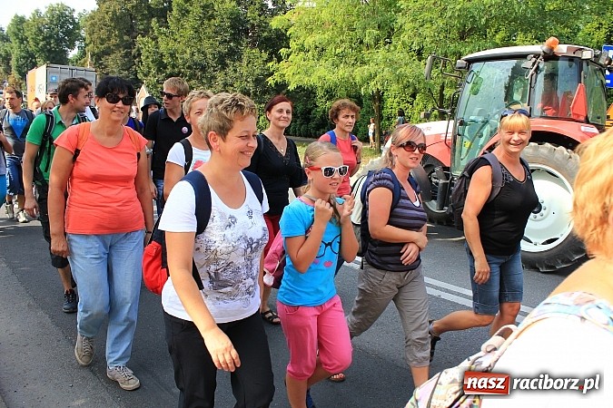 Zdjęcie w galerii na portalu naszraciborz.pl: Pielgrzymi z powiatu raciborskiego już na trasie wiadomości z regionu