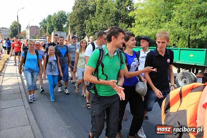 Zdjęcie w galerii na portalu naszraciborz.pl: Pielgrzymi z powiatu raciborskiego już na trasie wiadomości z regionu