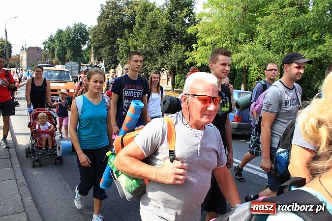 Zdjęcie w galerii na portalu naszraciborz.pl: Pielgrzymi z powiatu raciborskiego już na trasie wiadomości z regionu