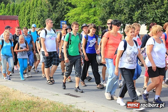 Zdjęcie w galerii na portalu naszraciborz.pl: Pielgrzymi z powiatu raciborskiego już na trasie wiadomości z regionu