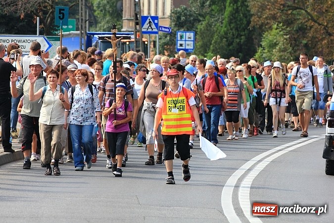 Zdjęcie w galerii na portalu naszraciborz.pl: Pielgrzymi z powiatu raciborskiego już na trasie wiadomości z regionu