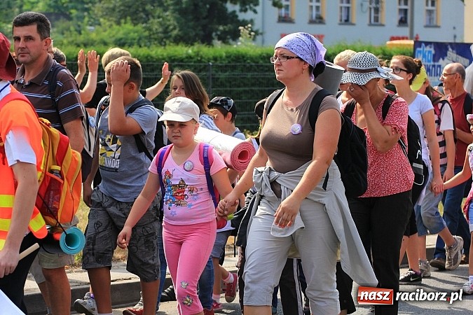 Zdjęcie w galerii na portalu naszraciborz.pl: Pielgrzymi z powiatu raciborskiego już na trasie wiadomości z regionu