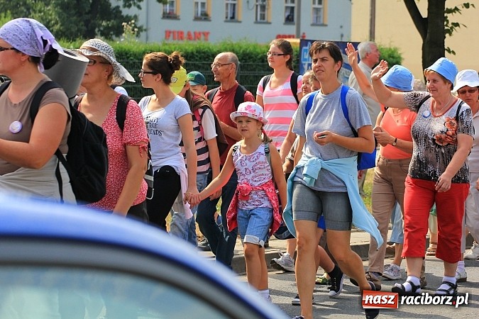 Zdjęcie w galerii na portalu naszraciborz.pl: Pielgrzymi z powiatu raciborskiego już na trasie wiadomości z regionu