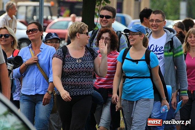 Zdjęcie w galerii na portalu naszraciborz.pl: Pielgrzymi z powiatu raciborskiego już na trasie wiadomości z regionu