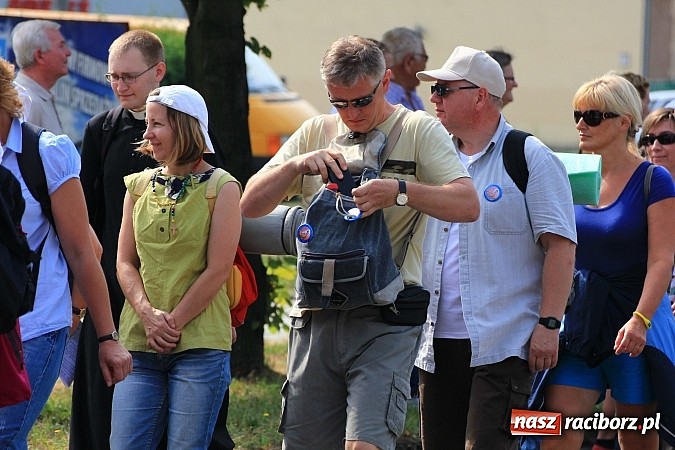 Zdjęcie w galerii na portalu naszraciborz.pl: Pielgrzymi z powiatu raciborskiego już na trasie wiadomości z regionu