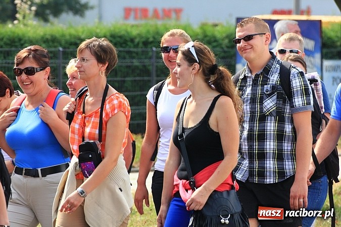 Zdjęcie w galerii na portalu naszraciborz.pl: Pielgrzymi z powiatu raciborskiego już na trasie wiadomości z regionu