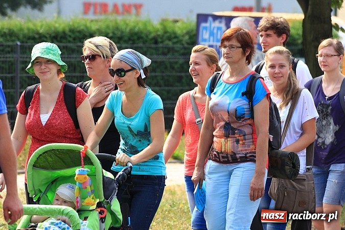 Zdjęcie w galerii na portalu naszraciborz.pl: Pielgrzymi z powiatu raciborskiego już na trasie wiadomości z regionu