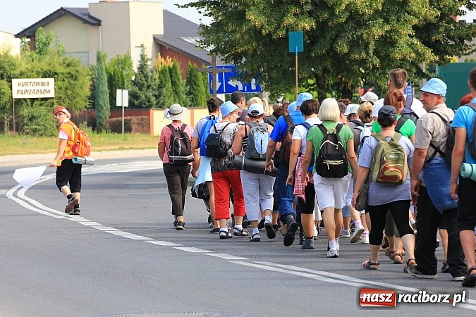 Zdjęcie w galerii na portalu naszraciborz.pl: Pielgrzymi z powiatu raciborskiego już na trasie wiadomości z regionu