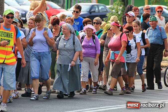 Zdjęcie w galerii na portalu naszraciborz.pl: Pielgrzymi z powiatu raciborskiego już na trasie wiadomości z regionu