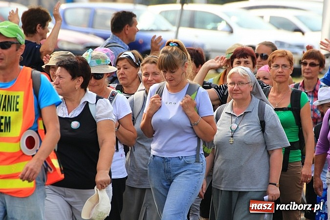 Zdjęcie w galerii na portalu naszraciborz.pl: Pielgrzymi z powiatu raciborskiego już na trasie wiadomości z regionu