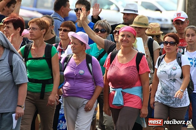 Zdjęcie w galerii na portalu naszraciborz.pl: Pielgrzymi z powiatu raciborskiego już na trasie wiadomości z regionu