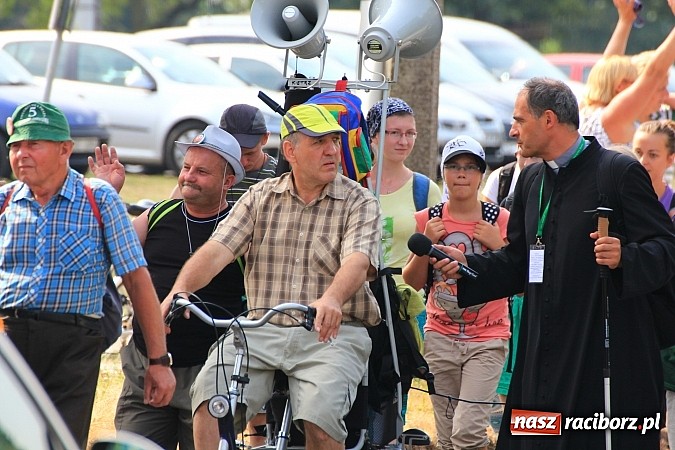 Zdjęcie w galerii na portalu naszraciborz.pl: Pielgrzymi z powiatu raciborskiego już na trasie wiadomości z regionu