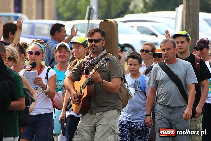 Zdjęcie w galerii na portalu naszraciborz.pl: Pielgrzymi z powiatu raciborskiego już na trasie wiadomości z regionu