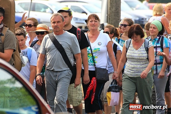 Zdjęcie w galerii na portalu naszraciborz.pl: Pielgrzymi z powiatu raciborskiego już na trasie wiadomości z regionu