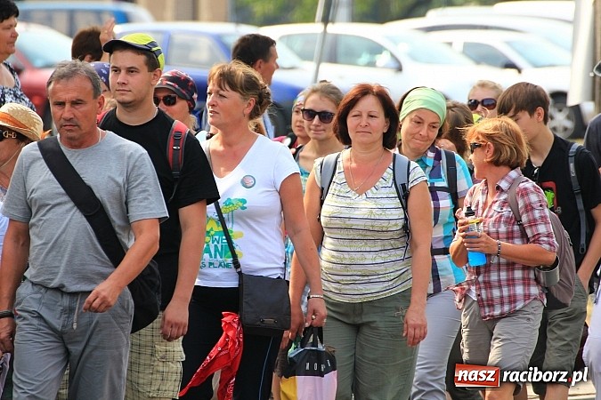 Zdjęcie w galerii na portalu naszraciborz.pl: Pielgrzymi z powiatu raciborskiego już na trasie wiadomości z regionu