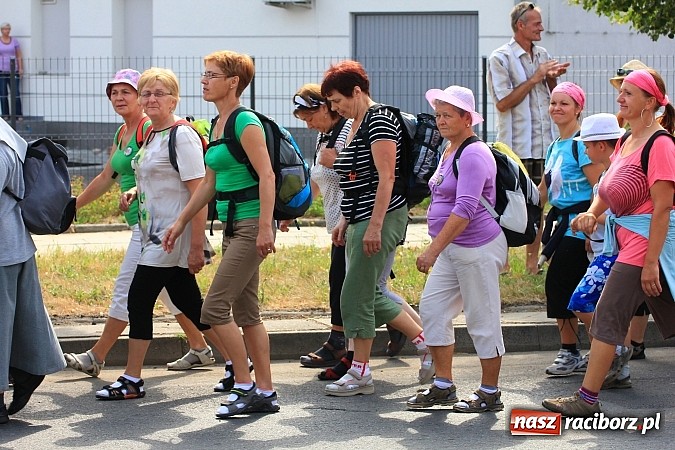 Zdjęcie w galerii na portalu naszraciborz.pl: Pielgrzymi z powiatu raciborskiego już na trasie wiadomości z regionu