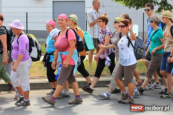Zdjęcie w galerii na portalu naszraciborz.pl: Pielgrzymi z powiatu raciborskiego już na trasie wiadomości z regionu