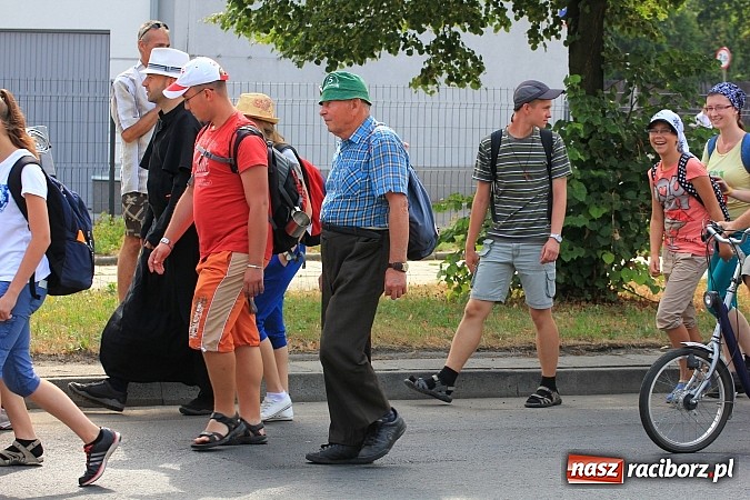 Zdjęcie w galerii na portalu naszraciborz.pl: Pielgrzymi z powiatu raciborskiego już na trasie wiadomości z regionu