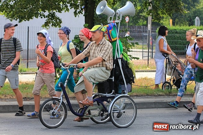Zdjęcie w galerii na portalu naszraciborz.pl: Pielgrzymi z powiatu raciborskiego już na trasie wiadomości z regionu