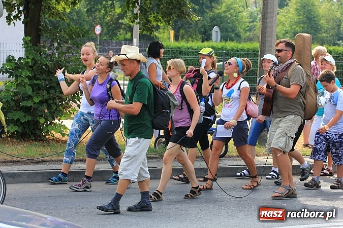 Zdjęcie w galerii na portalu naszraciborz.pl: Pielgrzymi z powiatu raciborskiego już na trasie wiadomości z regionu