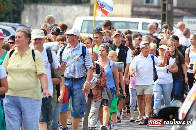 Zdjęcie w galerii na portalu naszraciborz.pl: Pielgrzymi z powiatu raciborskiego już na trasie wiadomości z regionu