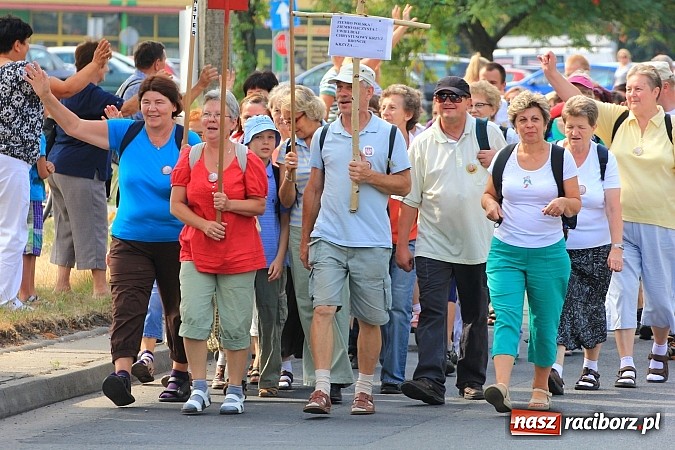 Zdjęcie w galerii na portalu naszraciborz.pl: Pielgrzymi z powiatu raciborskiego już na trasie wiadomości z regionu