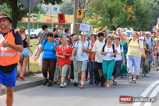 Zdjęcie w galerii na portalu naszraciborz.pl: Pielgrzymi z powiatu raciborskiego już na trasie wiadomości z regionu