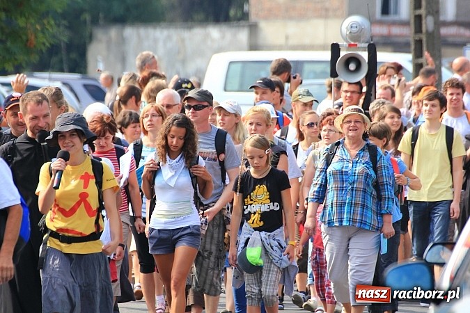 Zdjęcie w galerii na portalu naszraciborz.pl: Pielgrzymi z powiatu raciborskiego już na trasie wiadomości z regionu