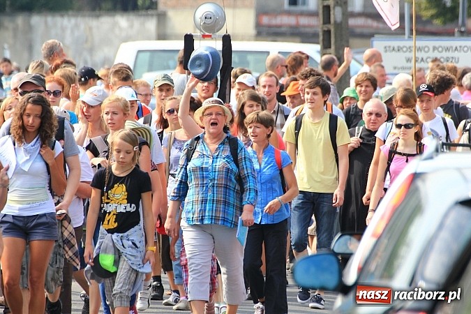 Zdjęcie w galerii na portalu naszraciborz.pl: Pielgrzymi z powiatu raciborskiego już na trasie wiadomości z regionu