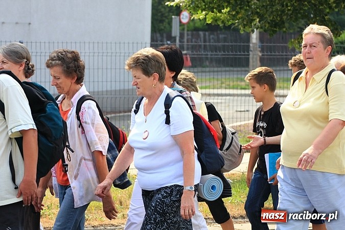 Zdjęcie w galerii na portalu naszraciborz.pl: Pielgrzymi z powiatu raciborskiego już na trasie wiadomości z regionu