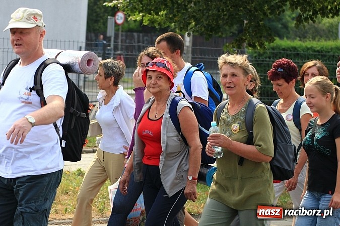 Zdjęcie w galerii na portalu naszraciborz.pl: Pielgrzymi z powiatu raciborskiego już na trasie wiadomości z regionu