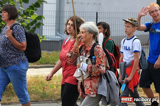 Zdjęcie w galerii na portalu naszraciborz.pl: Pielgrzymi z powiatu raciborskiego już na trasie wiadomości z regionu