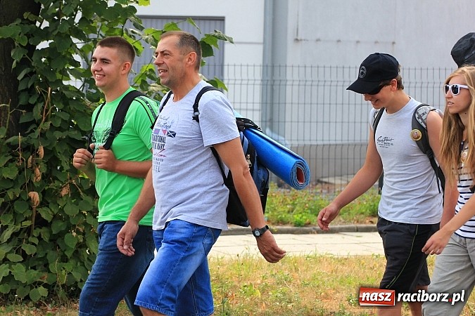 Zdjęcie w galerii na portalu naszraciborz.pl: Pielgrzymi z powiatu raciborskiego już na trasie wiadomości z regionu