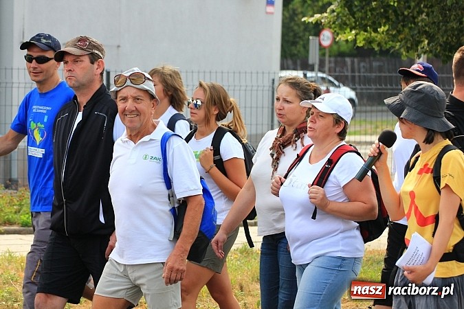 Zdjęcie w galerii na portalu naszraciborz.pl: Pielgrzymi z powiatu raciborskiego już na trasie wiadomości z regionu