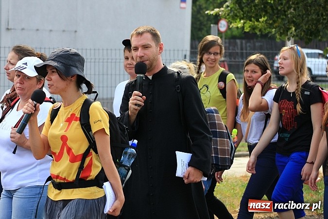 Zdjęcie w galerii na portalu naszraciborz.pl: Pielgrzymi z powiatu raciborskiego już na trasie wiadomości z regionu