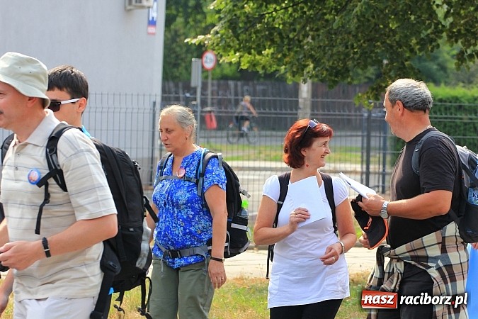 Zdjęcie w galerii na portalu naszraciborz.pl: Pielgrzymi z powiatu raciborskiego już na trasie wiadomości z regionu