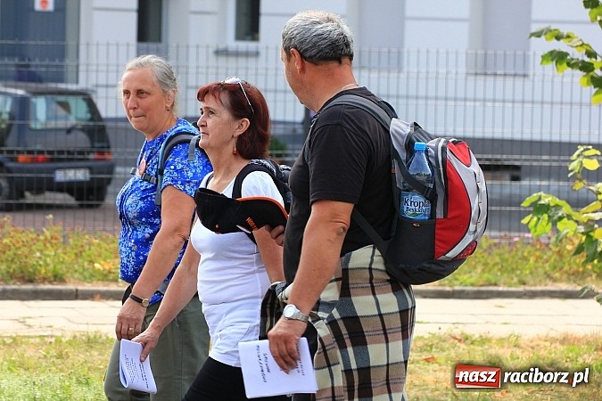 Zdjęcie w galerii na portalu naszraciborz.pl: Pielgrzymi z powiatu raciborskiego już na trasie wiadomości z regionu