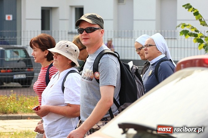 Zdjęcie w galerii na portalu naszraciborz.pl: Pielgrzymi z powiatu raciborskiego już na trasie wiadomości z regionu
