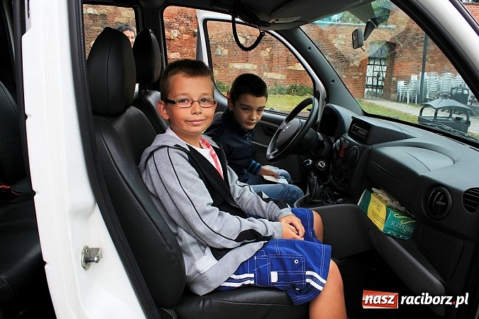 Zdjęcie w galerii na portalu naszraciborz.pl: Zamkowe zuchy na spotkaniu z ratownikami medycznymi wiadomości z regionu