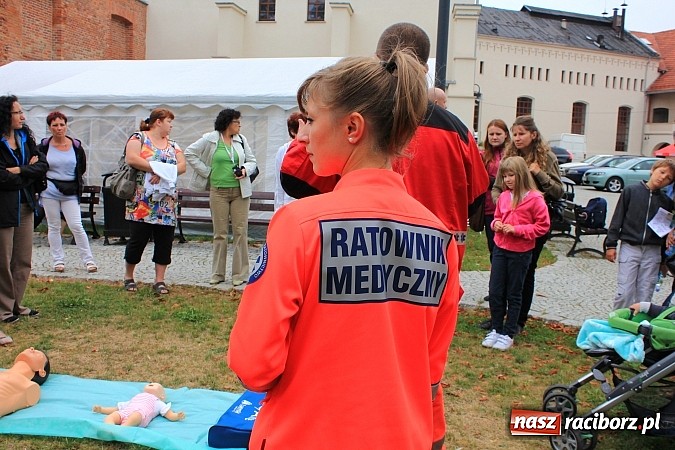 Zdjęcie w galerii na portalu naszraciborz.pl: Zamkowe zuchy na spotkaniu z ratownikami medycznymi wiadomości z regionu